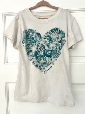 🐚☀️ Del Sol Girls Medium Color Changing Seashell Heart T-Shirt San Diego